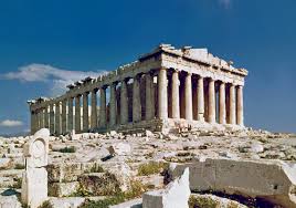 El Partenón con sus columnas dóricas majestuosas
